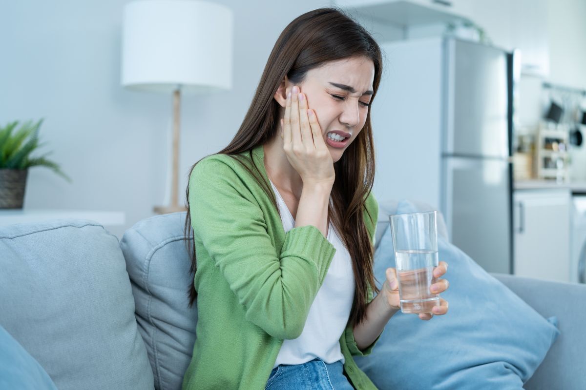 How to tell if a toothache is serious – woman experiencing severe tooth pain at home